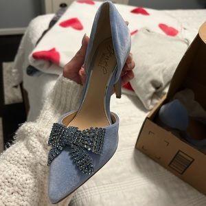 Jewel Badgley Mischka Aubrey Retro Bow Pump size 6.5